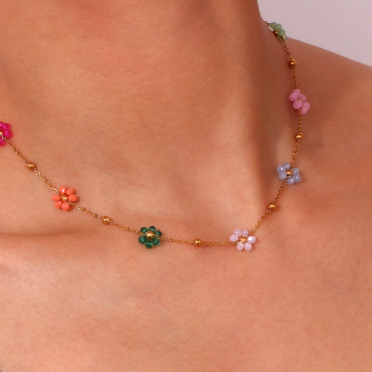 Collar de flores de colores estilo minimalista